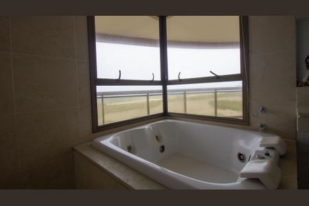 Apartamento à venda com 268m², 3 quartos e 3 vagasBanheiro 2 da Suíte 1