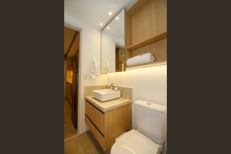 Banheiro de kitnet/studio à venda com 1 quarto, 27m² em Pinheiros, São Paulo