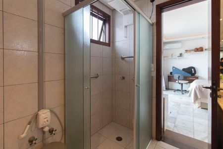 Casa à venda com 900m², 5 quartos e 8 vagasBanheiro do Quarto 1