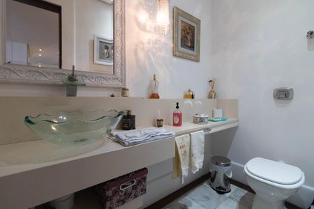 Casa à venda com 900m², 5 quartos e 8 vagasLavabo