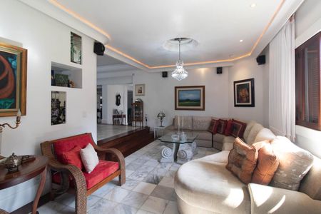 Casa à venda com 900m², 5 quartos e 8 vagasSala