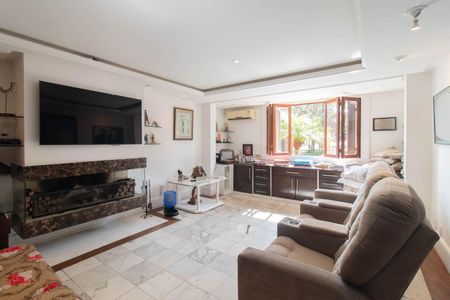 Casa à venda com 900m², 5 quartos e 8 vagasSala