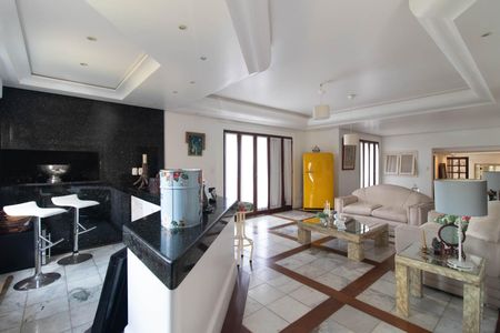 Casa à venda com 900m², 5 quartos e 8 vagasSala