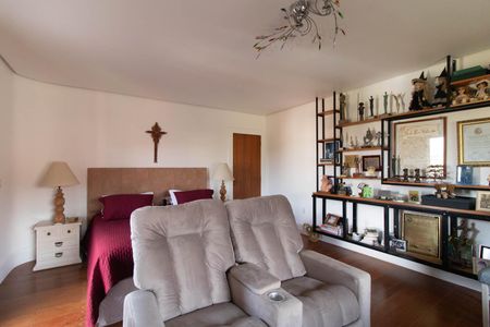 Casa à venda com 900m², 5 quartos e 8 vagasQuarto 2