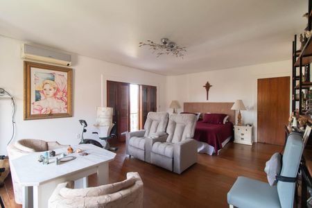 Casa à venda com 900m², 5 quartos e 8 vagasQuarto 2