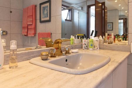 Casa à venda com 900m², 5 quartos e 8 vagasBanheiro do Quarto 1