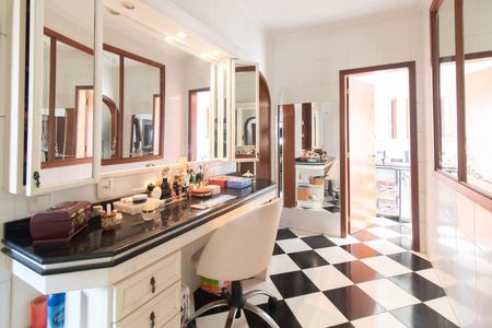 Casa à venda com 900m², 5 quartos e 8 vagasBanheiro do Quarto 2