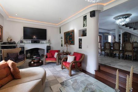 Casa à venda com 900m², 5 quartos e 8 vagasSala