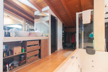 Casa à venda com 900m², 5 quartos e 8 vagasBanheiro do Quarto 5