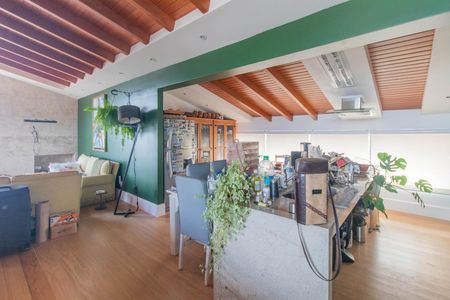 Casa à venda com 900m², 5 quartos e 8 vagasChurrasqueira