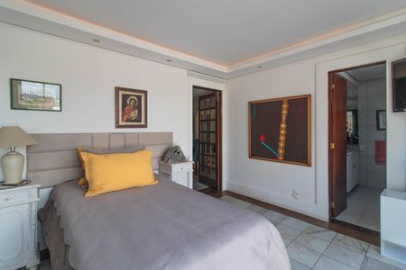 Casa à venda com 900m², 5 quartos e 8 vagasQuarto 1