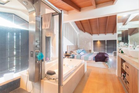 Casa à venda com 900m², 5 quartos e 8 vagasBanheiro do Quarto 5