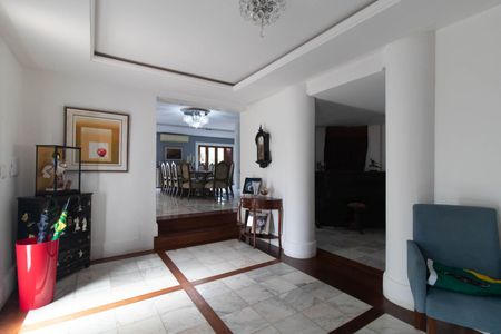 Casa à venda com 900m², 5 quartos e 8 vagasSala