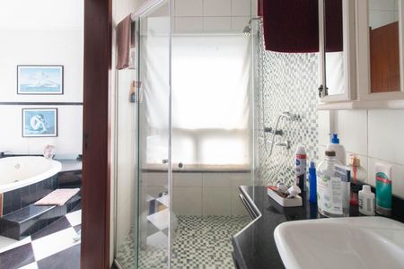 Casa à venda com 900m², 5 quartos e 8 vagasBanheiro do Quarto 2