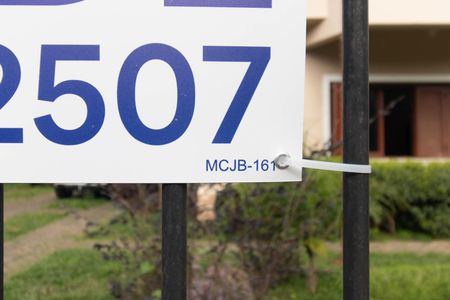 Casa à venda com 900m², 5 quartos e 8 vagasPlaca