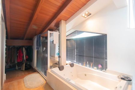 Casa à venda com 900m², 5 quartos e 8 vagasBanheiro do Quarto 5