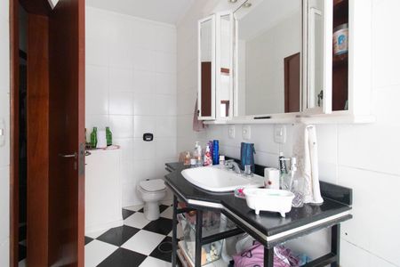 Casa à venda com 900m², 5 quartos e 8 vagasBanheiro do Quarto 2