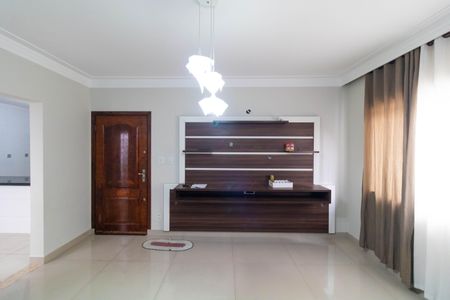 Casa à venda com 400m², 4 quartos e 4 vagas Casa à venda com 400m², 4 quartos e 4 vagasSala