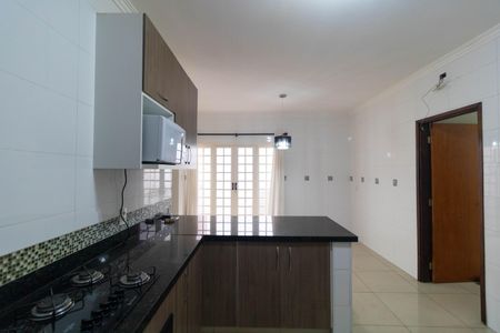 Casa à venda com 400m², 4 quartos e 4 vagas Casa à venda com 400m², 4 quartos e 4 vagasCozinha