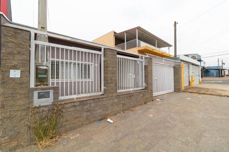 Casa à venda com 400m², 4 quartos e 4 vagas Casa à venda com 400m², 4 quartos e 4 vagasFachada