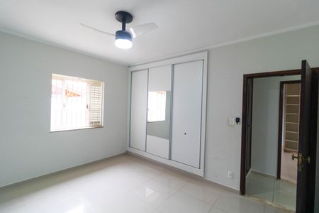 Casa à venda com 400m², 4 quartos e 4 vagas Casa à venda com 400m², 4 quartos e 4 vagasQuarto 2