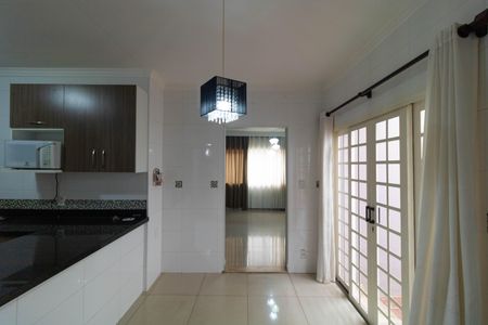 Casa à venda com 400m², 4 quartos e 4 vagas Casa à venda com 400m², 4 quartos e 4 vagasCozinha