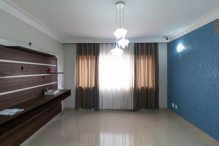 Casa à venda com 400m², 4 quartos e 4 vagas Casa à venda com 400m², 4 quartos e 4 vagasSala