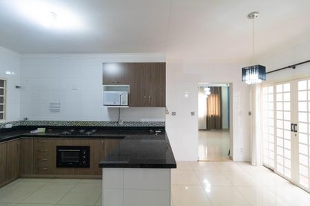 Casa à venda com 400m², 4 quartos e 4 vagas Casa à venda com 400m², 4 quartos e 4 vagasCozinha