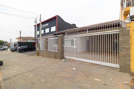 Casa à venda com 400m², 4 quartos e 4 vagas Casa à venda com 400m², 4 quartos e 4 vagasFachada