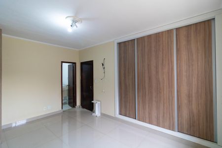 Casa à venda com 400m², 4 quartos e 4 vagas Casa à venda com 400m², 4 quartos e 4 vagasSuíte