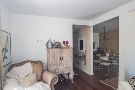 Casa para alugar com 252m², 4 quartos e 6 vagas Casa para alugar com 252m², 4 quartos e 6 vagasSala