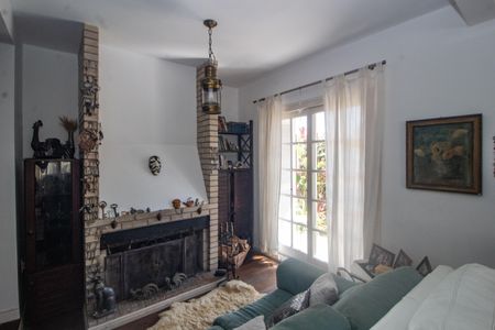 Casa para alugar com 252m², 4 quartos e 6 vagas Casa para alugar com 252m², 4 quartos e 6 vagasSala