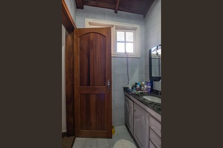 Casa para alugar com 252m², 4 quartos e 6 vagas Casa para alugar com 252m², 4 quartos e 6 vagasBanheiro Suíte 2