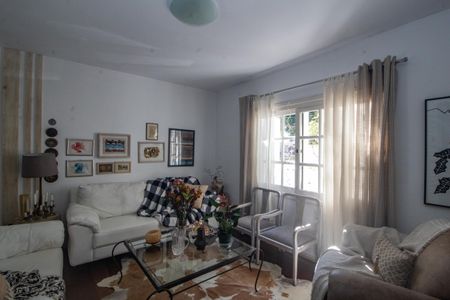 Casa para alugar com 252m², 4 quartos e 6 vagas Casa para alugar com 252m², 4 quartos e 6 vagasSala