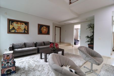 Casa para alugar com 490m², 4 quartos e 4 vagasSala