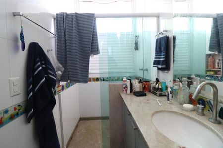 Casa para alugar com 490m², 4 quartos e 4 vagasBanheiro do Quarto 2