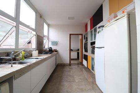 Casa para alugar com 490m², 4 quartos e 4 vagasCozinha