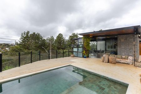 Casa de condomínio à venda com 450m², 4 quartos e 4 vagas Casa de condomínio à venda com 450m², 4 quartos e 4 vagasÁrea comum - Piscina