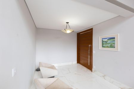 Casa de condomínio à venda com 450m², 4 quartos e 4 vagas Casa de condomínio à venda com 450m², 4 quartos e 4 vagasCorredor