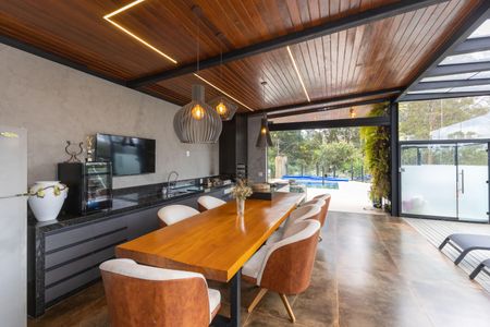 Casa de condomínio à venda com 450m², 4 quartos e 4 vagas Casa de condomínio à venda com 450m², 4 quartos e 4 vagasÁrea gourmet