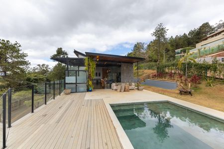 Casa de condomínio à venda com 450m², 4 quartos e 4 vagas Casa de condomínio à venda com 450m², 4 quartos e 4 vagasÁrea comum - Piscina