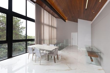 Casa de condomínio à venda com 450m², 4 quartos e 4 vagas Casa de condomínio à venda com 450m², 4 quartos e 4 vagasSala de Jantar