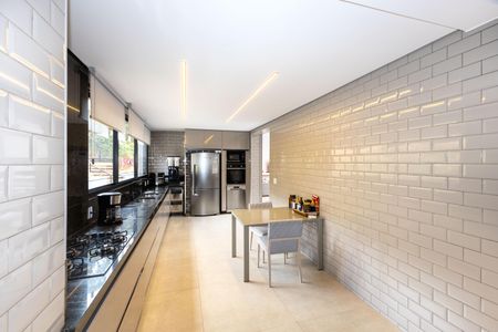 Casa de condomínio à venda com 450m², 4 quartos e 4 vagas Casa de condomínio à venda com 450m², 4 quartos e 4 vagasCozinha