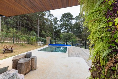 Casa de condomínio à venda com 450m², 4 quartos e 4 vagas Casa de condomínio à venda com 450m², 4 quartos e 4 vagasÁrea comum - Piscina