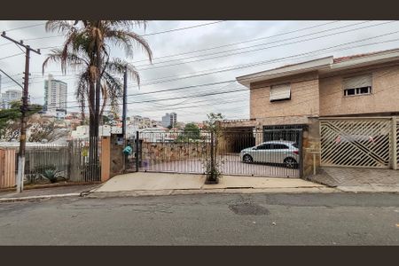 Casa à venda com 170m², 3 quartos e 4 vagas Casa à venda com 170m², 3 quartos e 4 vagasFachada