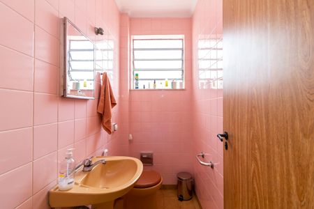 Casa à venda com 170m², 3 quartos e 4 vagas Casa à venda com 170m², 3 quartos e 4 vagasLavabo