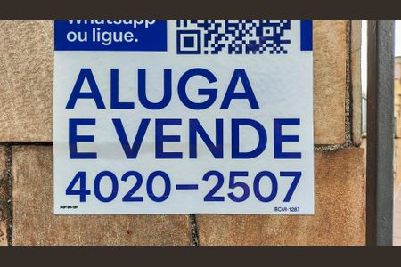 Casa à venda com 170m², 3 quartos e 4 vagas Casa à venda com 170m², 3 quartos e 4 vagasPlaquinha