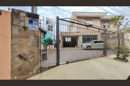 Casa à venda com 170m², 3 quartos e 4 vagas Casa à venda com 170m², 3 quartos e 4 vagasFachada