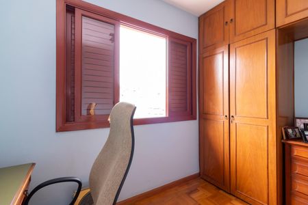 Casa à venda com 170m², 3 quartos e 4 vagas Casa à venda com 170m², 3 quartos e 4 vagasQuarto 2