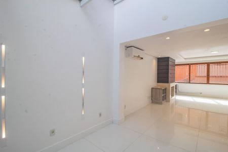 Casa à venda com 297m², 4 quartos e sem vagaSala